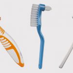 Как почистить зубные протезы самостоятельно