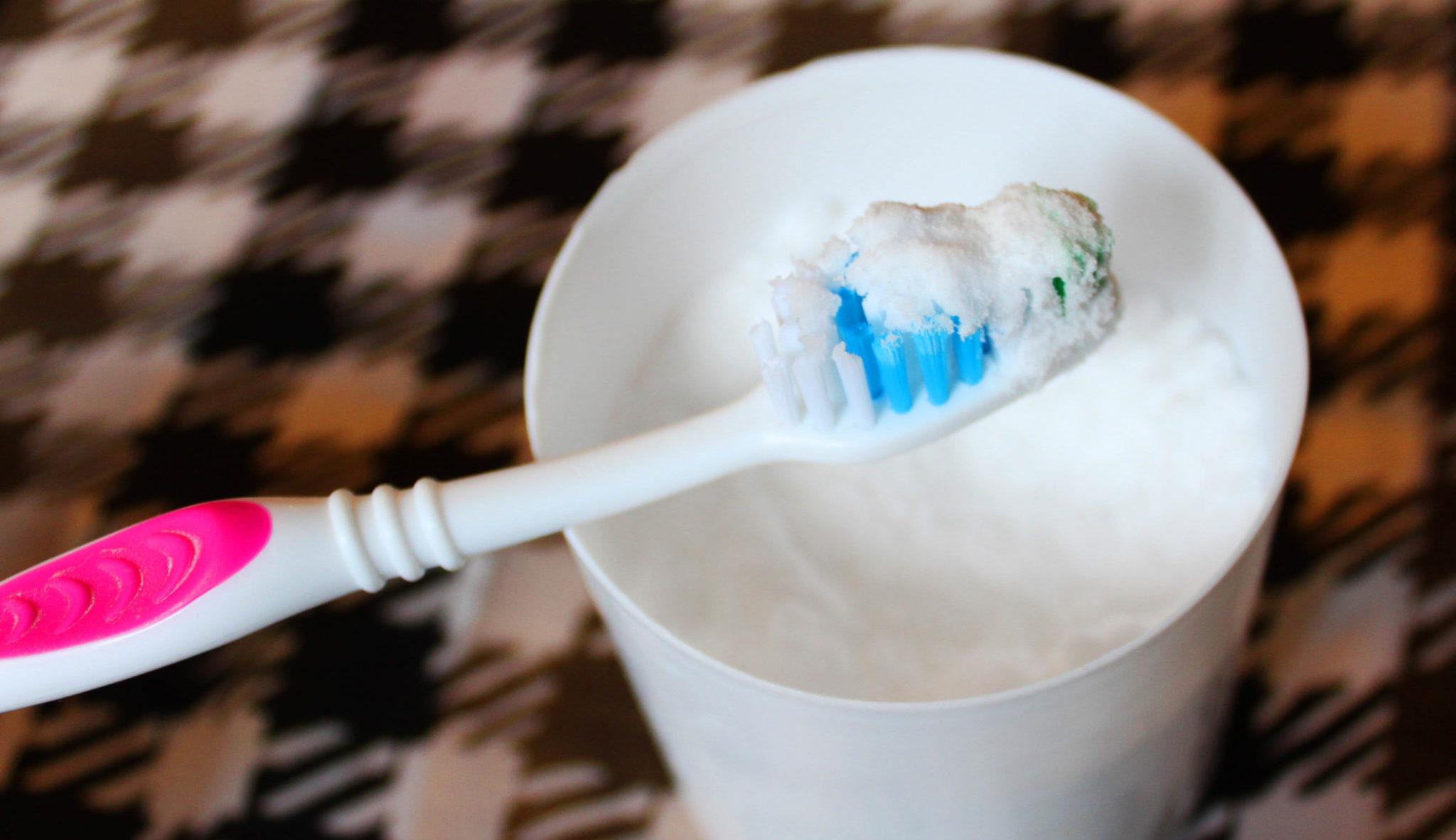 Можно ли отбелить зубы с пломбами в домашних условиях