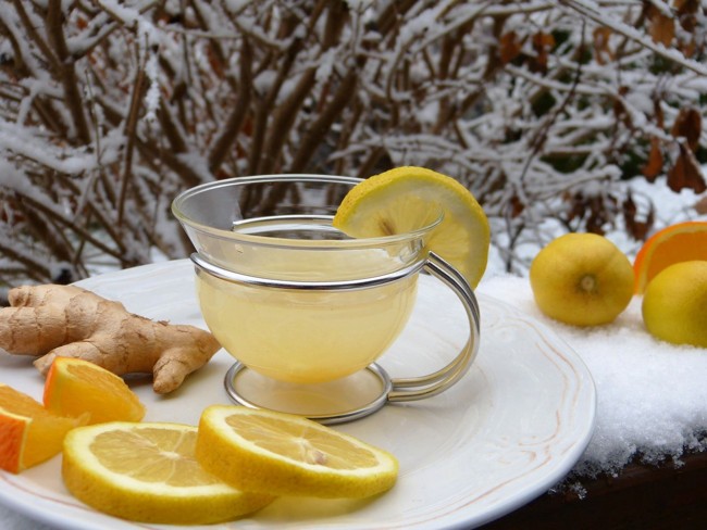чашка чая с имбирем и лимоном