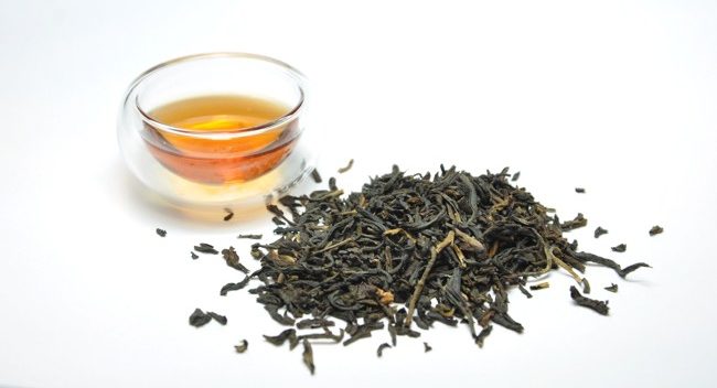 листья и чай дянь хун