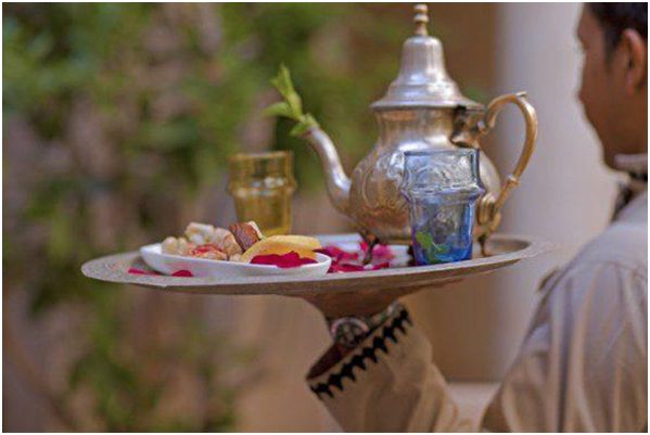 марокканский чай на подносе