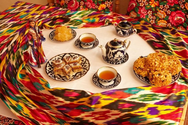 узбекский стол с чаем