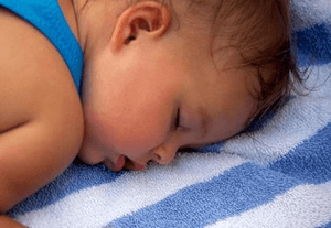 Потливость во время сна у взрослых и детей: причины и лечение