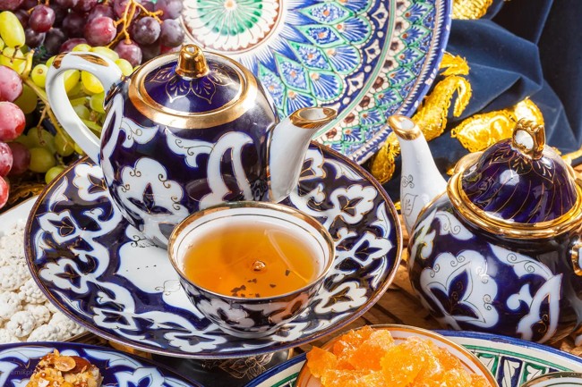 заварник и чашка узбекского чая